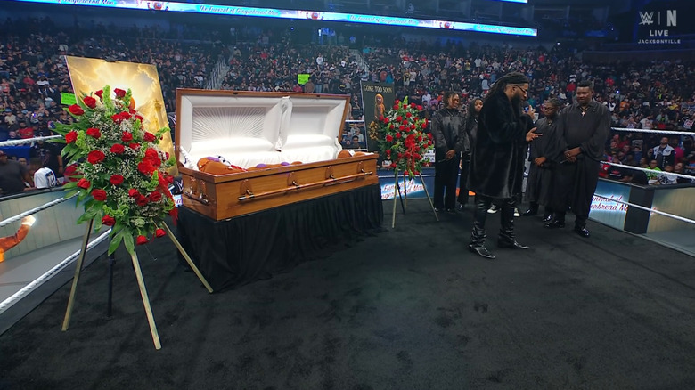 Williams and the choir in the ring next to Gingerbread Man's casket