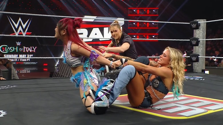 Ruca wearing down SKY with a submission hold