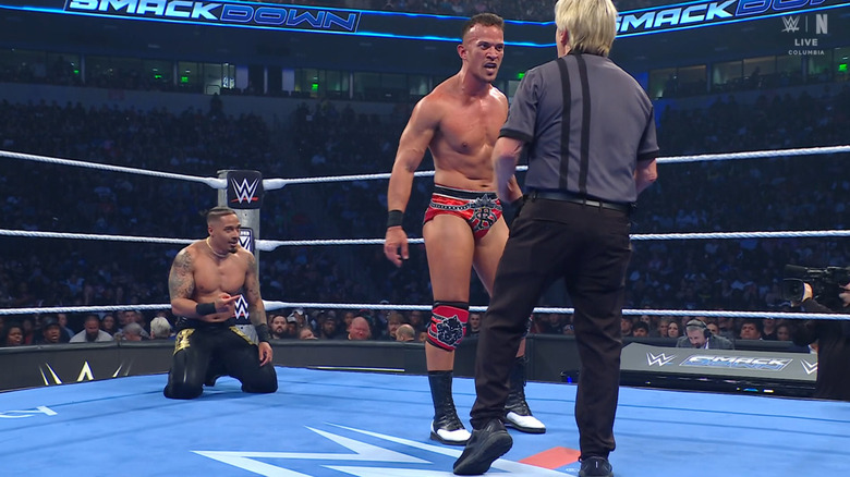 Saints in the referee's face as Hayes is behind him
