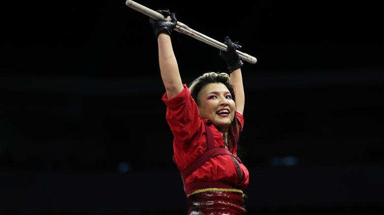 Shida with a kendo stick above her head