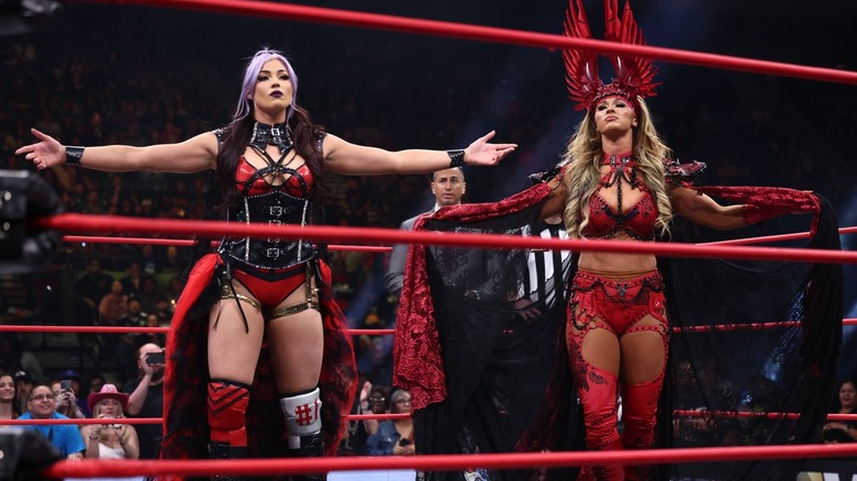 Divine Dominion pose in the ring