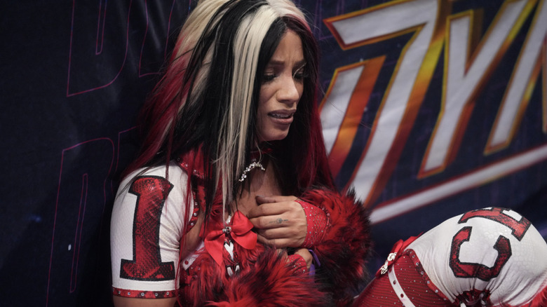 Mone sitting on the outside of the ring