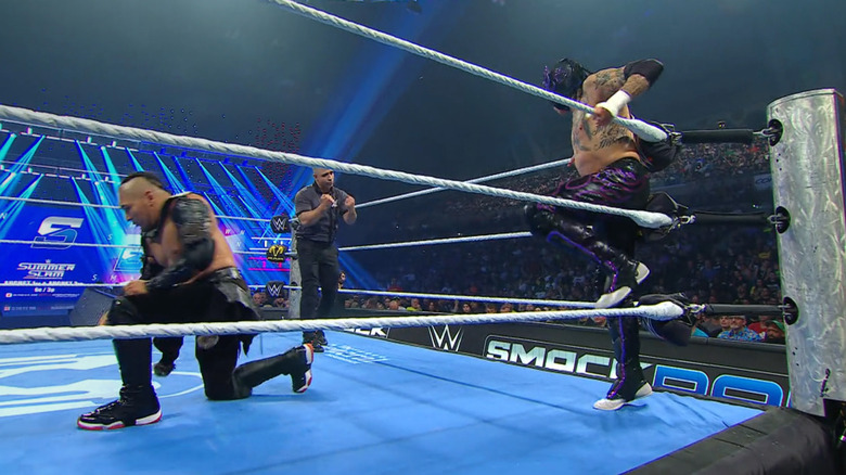 Fenix and Vikingo inside the ring
