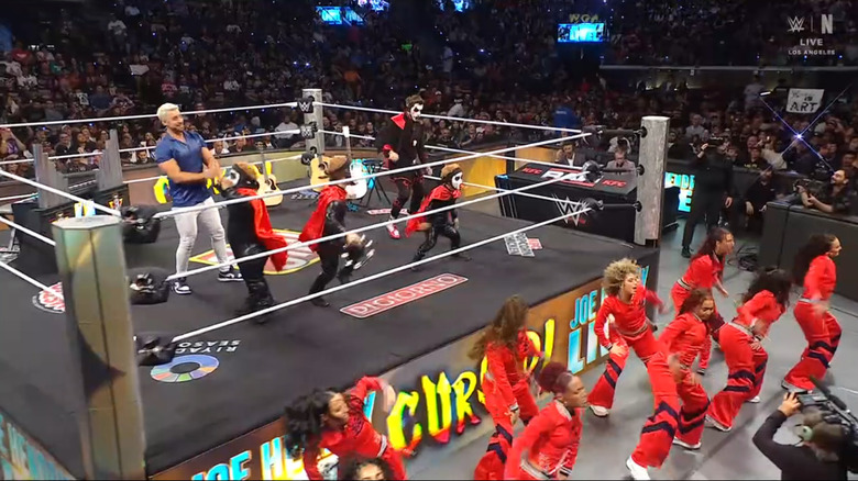 Hendry, the Minihausens, Danhausen, and the dancers in and around the ring